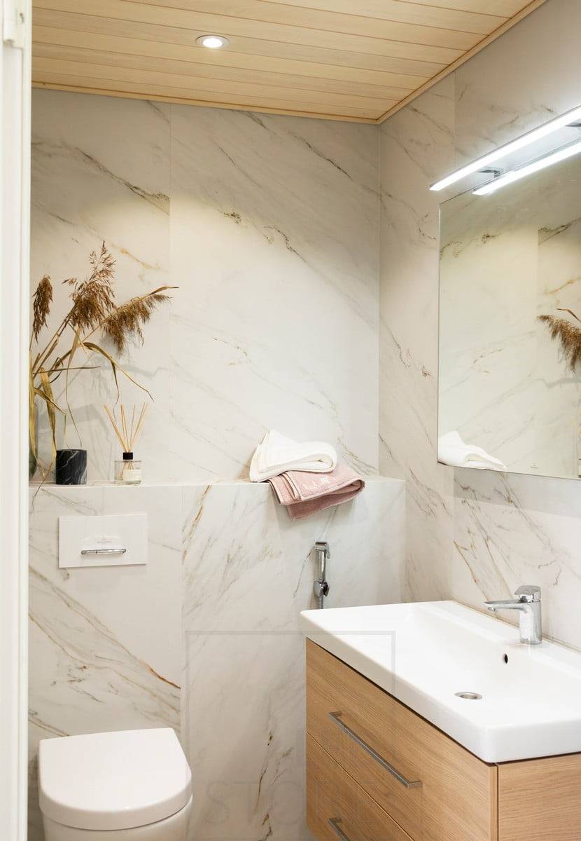 Wohnmesse 2020: LED-Spots an der Badezimmerdecke. Ledstore.fi