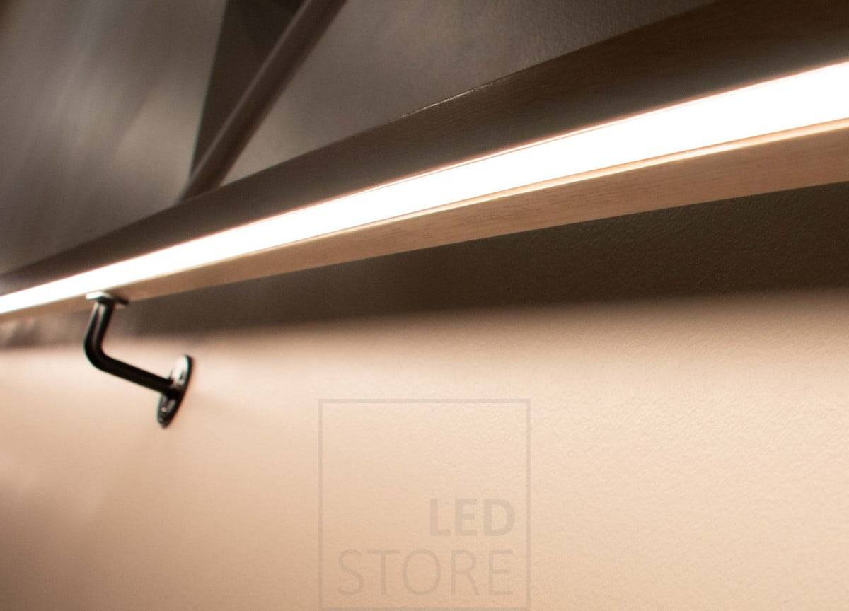 Housing Fair 2022: In den Handlauf eingearbeitetes LED-Band. Ledstore.fi