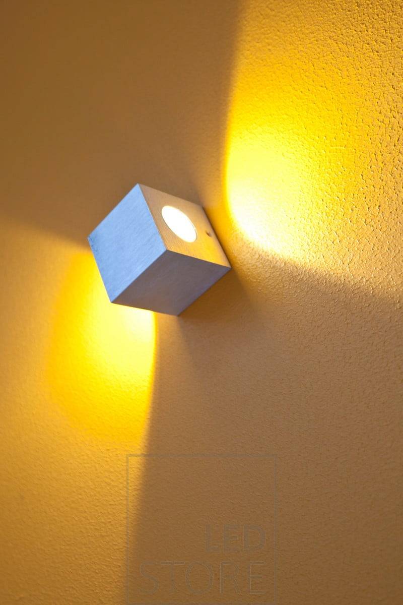 Die bidirektionale LED-Wandleuchte CUBIC hat ein einfaches und modernes Design. Ledstore.fi