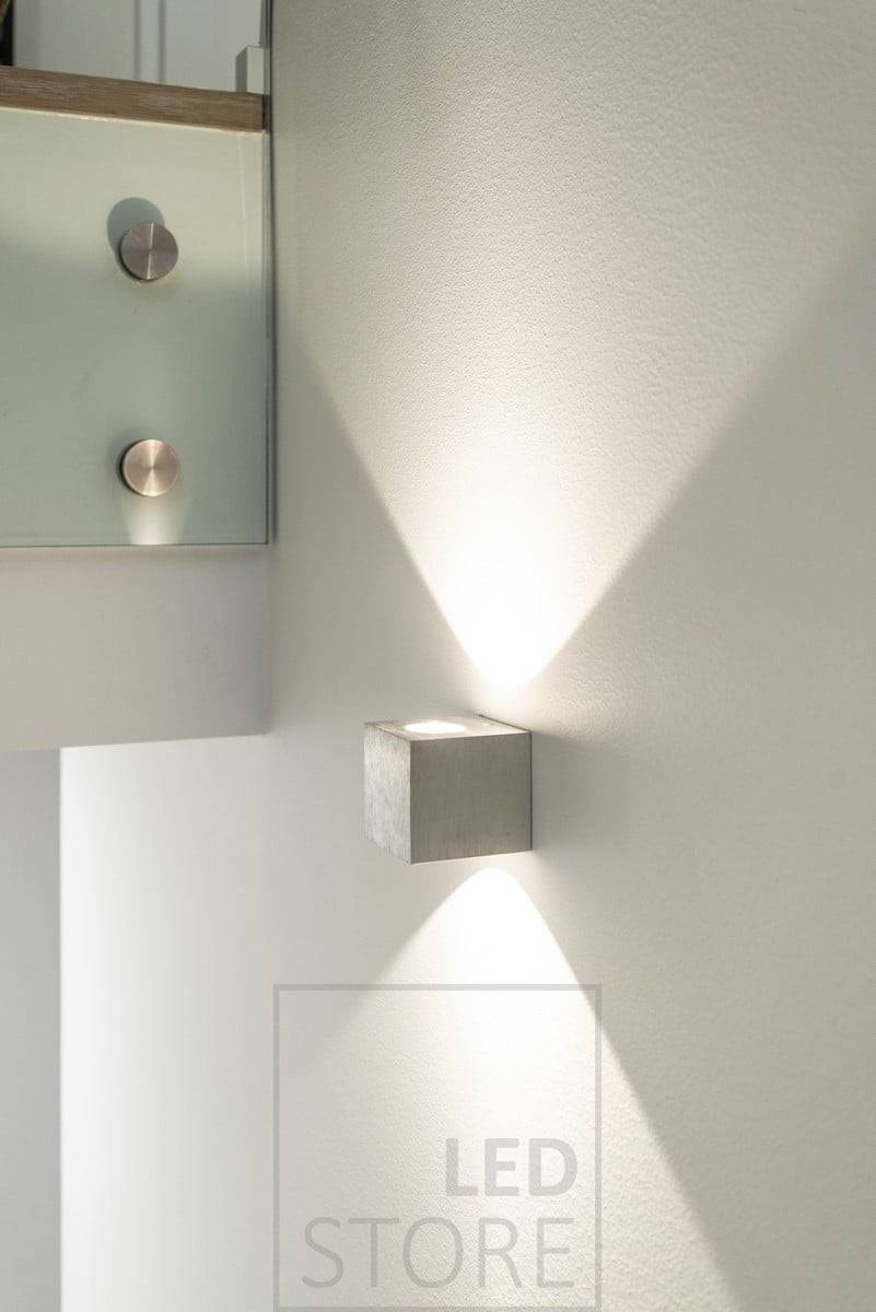Die Led-Wandleuchte CUBIC leuchtet in zwei Richtungen mit schönem, stimmungsvollem Licht. Ledstore.fi