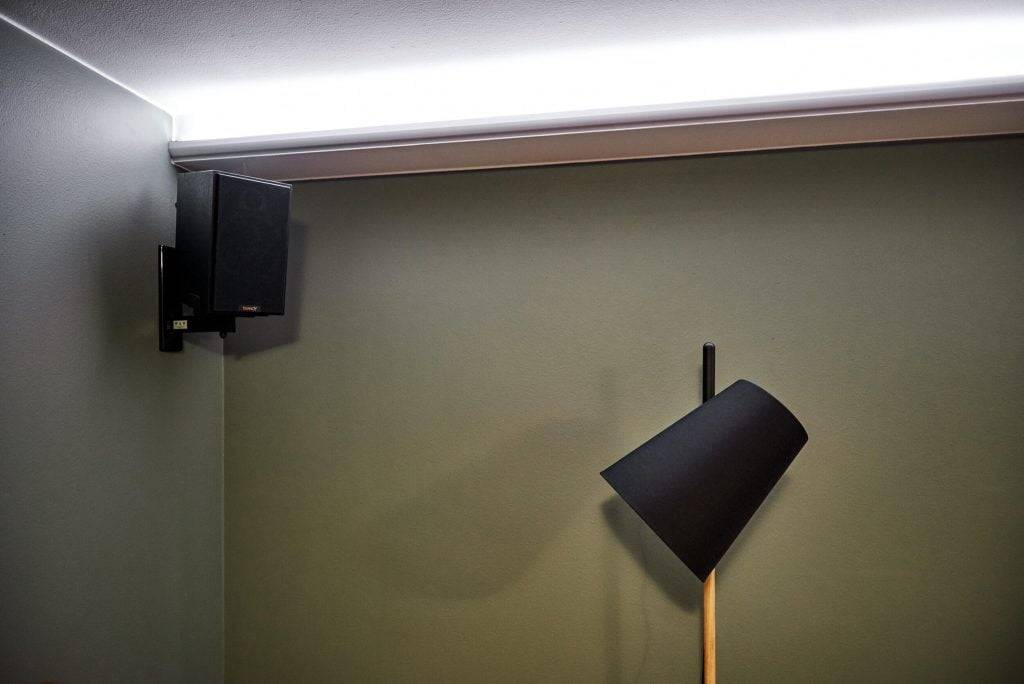 LED STORE Logo auf grünem Hintergrund mit weißem Text, perfekt für energieeffiziente Beleuchtungslösungen. Erhellen Sie Ihren Raum mit uns!
