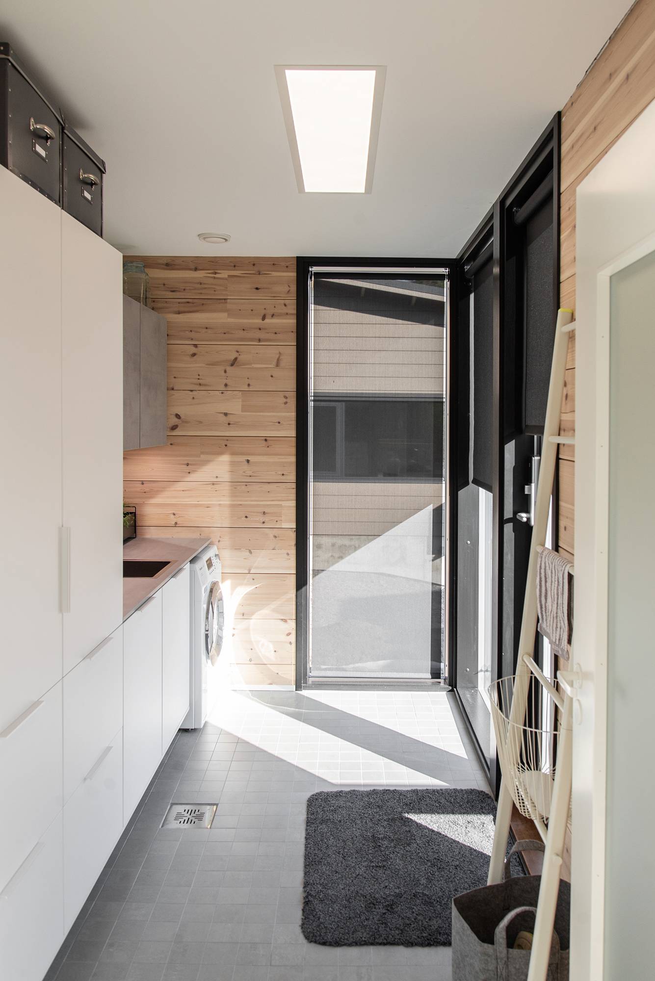 300x1200 Paneel an der Decke, um allgemeines Licht in den Hauswirtschaftsraum zu bringen. Ledstore.fi
