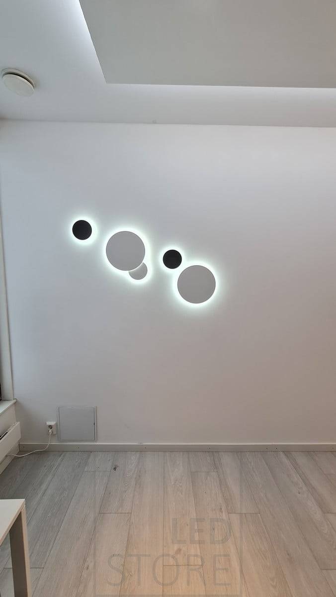 ECLIPSE Wandleuchte für die Wand. Die Leuchte wird indirekt durch die Wand beleuchtet und die Farbtemperatur des Lichts ist einstellbar. Ledstore.fi