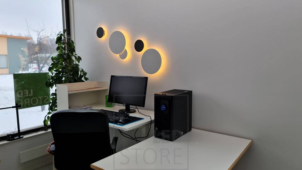 Dekorative ECLIPSE LED-Wandleuchte mit einstellbarer Farbtemperatur. Die Wandleuchten können zusammengesetzt werden, um genau das richtige Ensemble für Sie zu schaffen Ledstore.fi