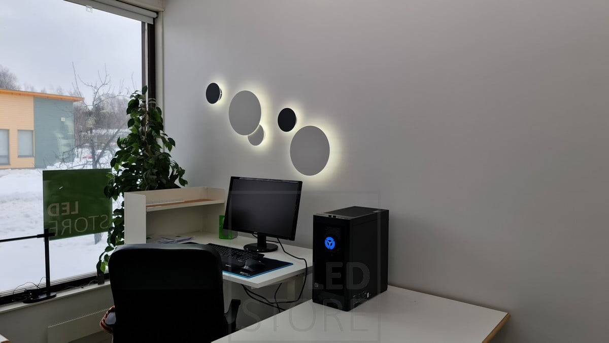 Dekorative ECLIPSE LED-Wandleuchte mit einstellbarer Farbtemperatur. Die Wandleuchten können zusammengesetzt werden, um das perfekte Set für Sie zu schaffen Ledstore.fi