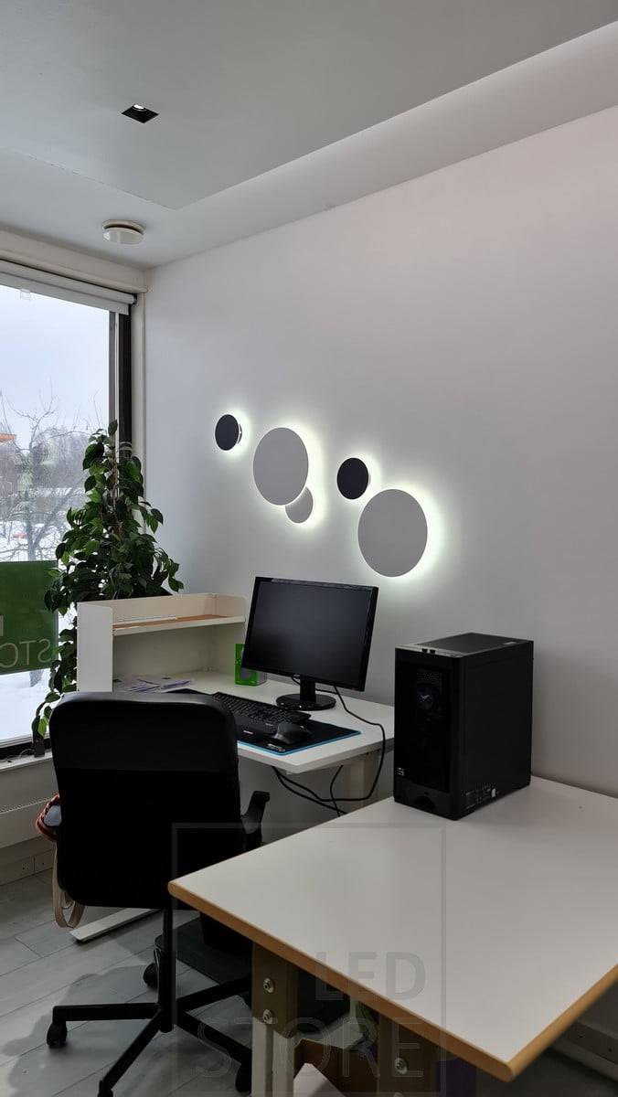 Dekorative ECLIPSE LED-Wandleuchte mit einstellbarer Farbtemperatur. Die Wandlampen können genau nach Ihren Wünschen zusammengestellt werden. Ledstore.fi