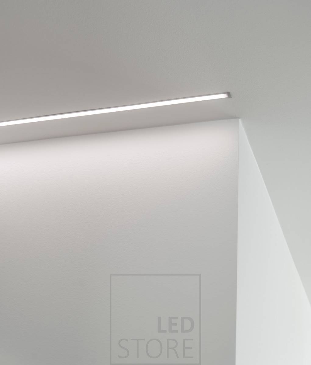 Led-Band in einem schmalen Einbauprofil schafft eine minimalistische und schöne Leuchte für den Korridor. Ledstore.fi