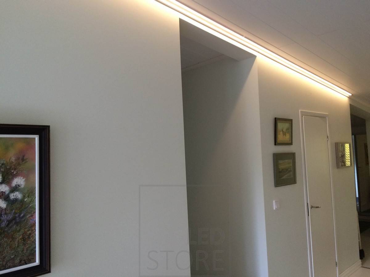Indirekte Stimmungsbeleuchtung im Korridor. Ledstore.fi
