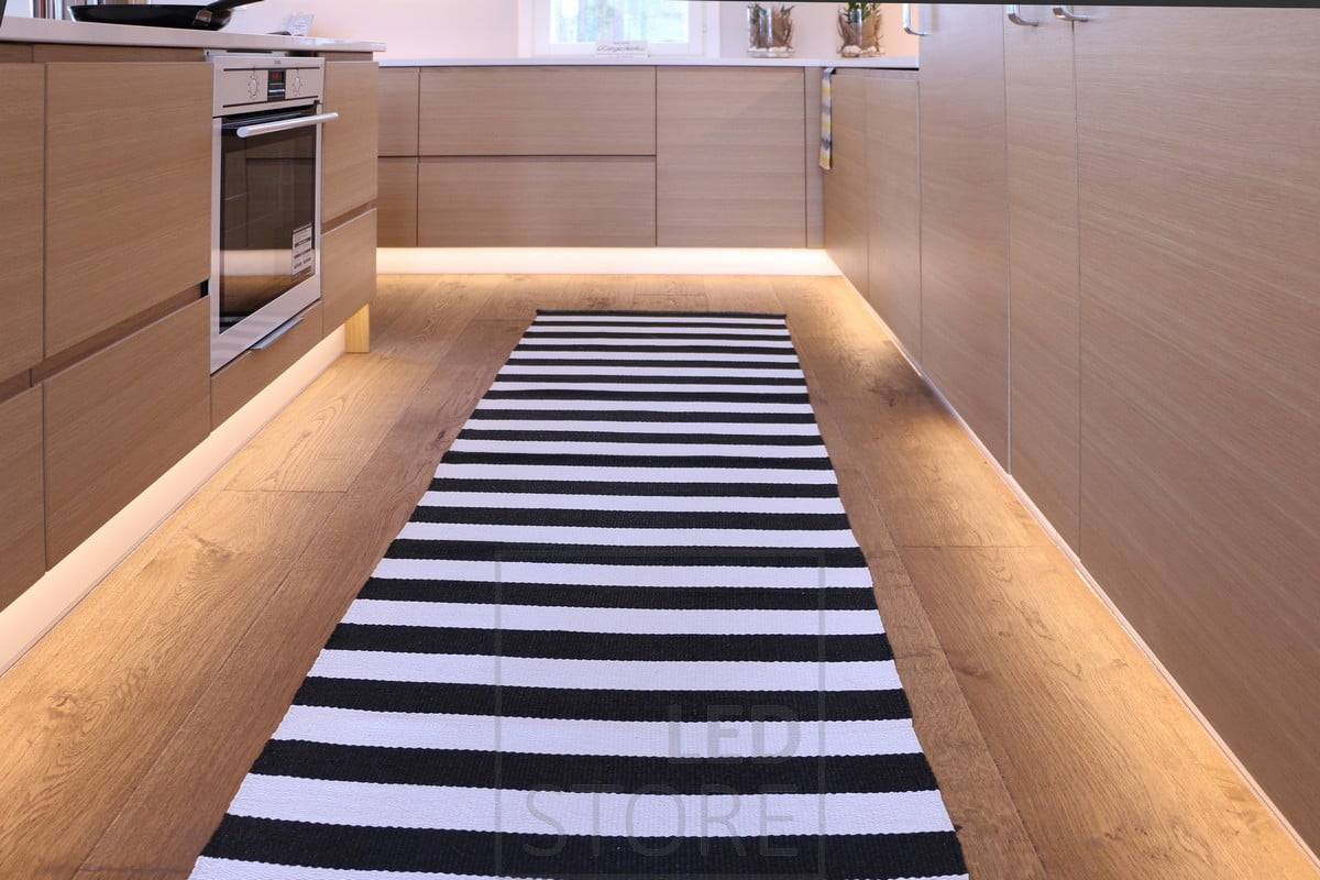 Das indirekte Licht auf dem Sockel dient sowohl als Stimmungslicht als auch als Nachtlicht. Ledstore.fi