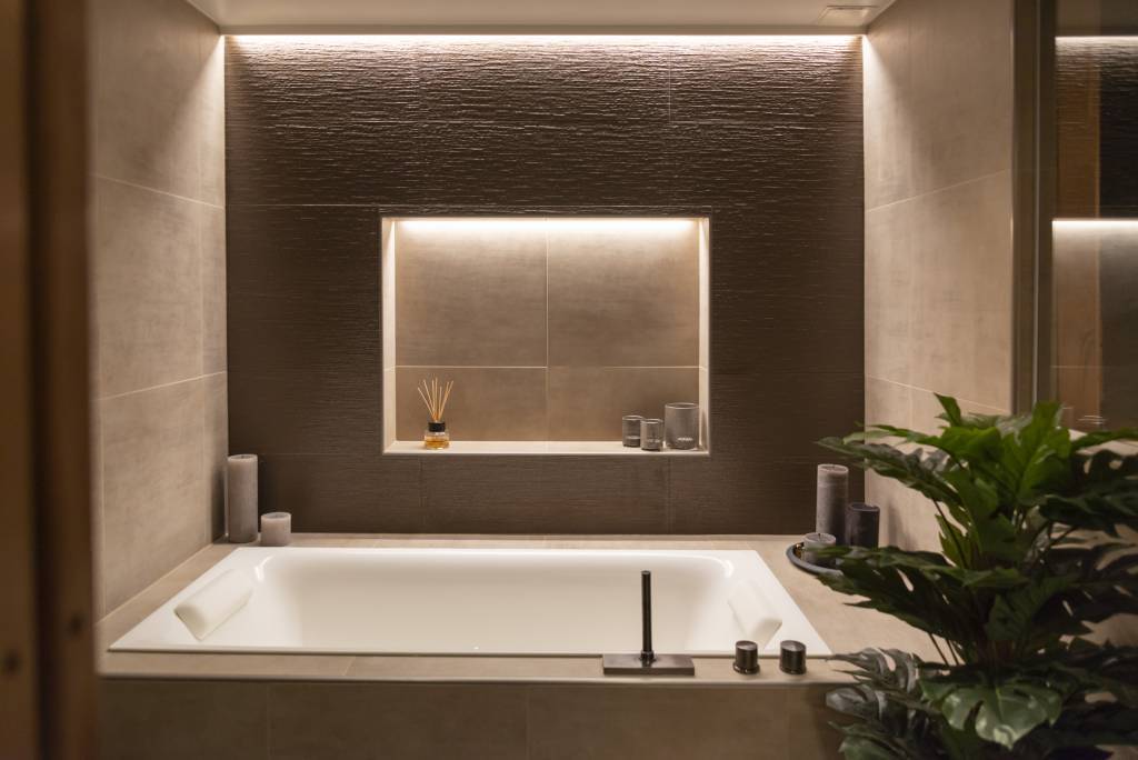 Indirekte LED-Beleuchtung im Wellnessbereich. LedStore.fi