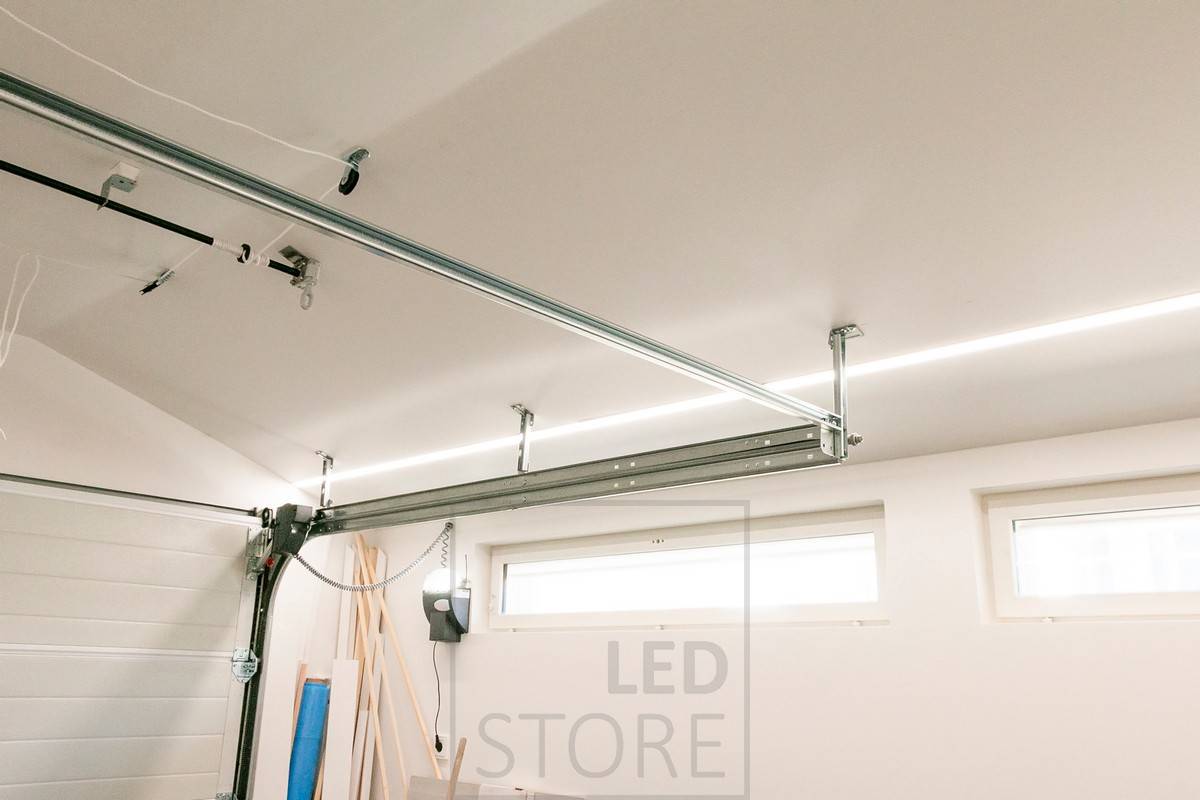 LED-Einbauprofil 35/44mm für Garagendach. Profil mit doppeltem Band.