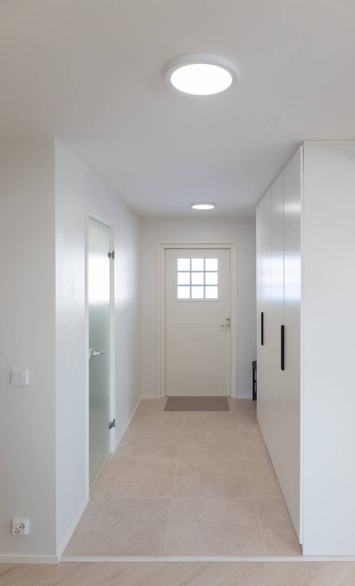 Runde LED-Decken in der Diele