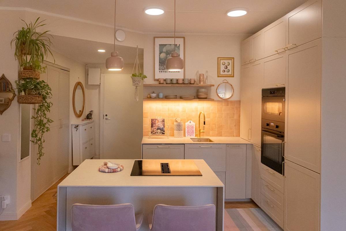 Alle Lampen in der Wohnung haben eine warme Farbtemperatur von 3000K