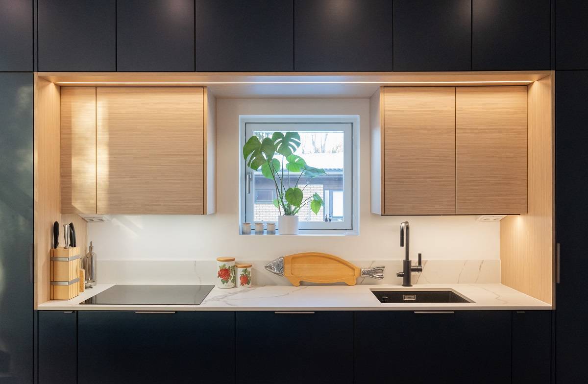 Küchenarbeitsplattenbeleuchtung mit LED-Streifen.