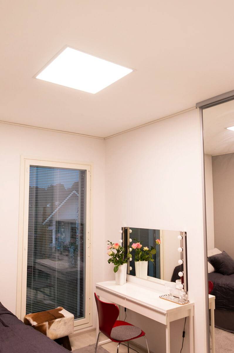 Ein Bild mit grünem Hintergrund und einem weißen Quadrat in der Mitte mit fettgedrucktem, großem Text "LED STORE", der für energieeffiziente Beleuchtungslösungen wirbt.