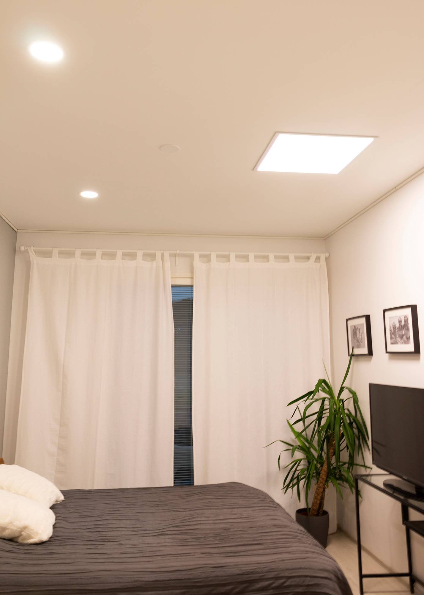 Das Paneel leuchtet schön gleichmäßig und ähnelt einem Oberlicht. Ledstore.fi