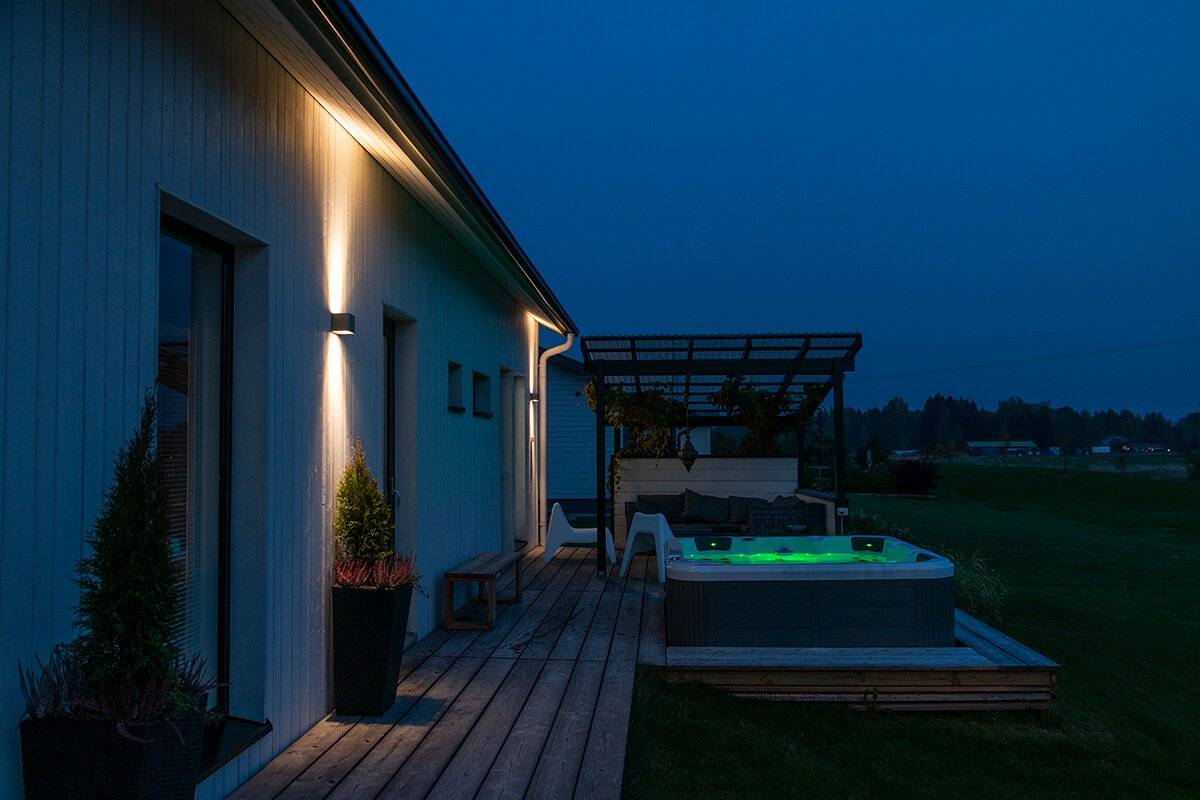Das Bild zeigt einen grünen Hintergrund mit dem Text "LED STORE" in weißer Schrift, zentriert und innerhalb eines quadratischen Umrisses, zur Verbesserung der Suchmaschinenoptimierung des LED-Beleuchtungsgeschäfts.