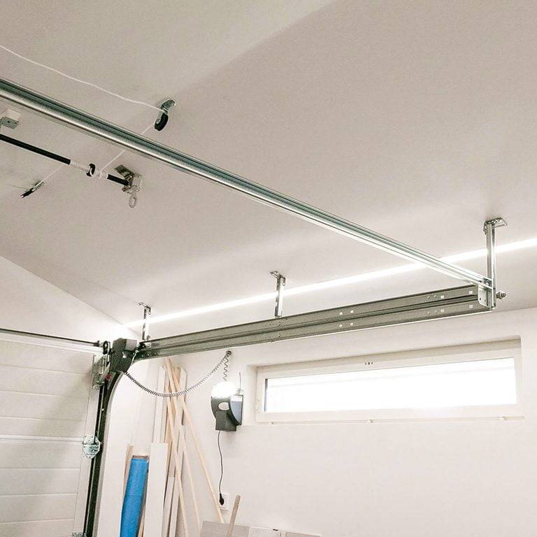 Garagenbeleuchtung mit Hubtür