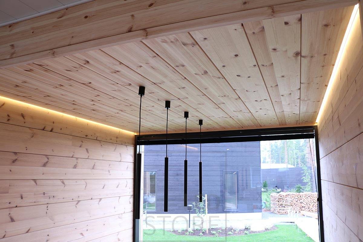 Schöne indirekte Beleuchtung zwischen Decke und Wand, die sanft durch die Wand leuchtet. Ledstore.fi