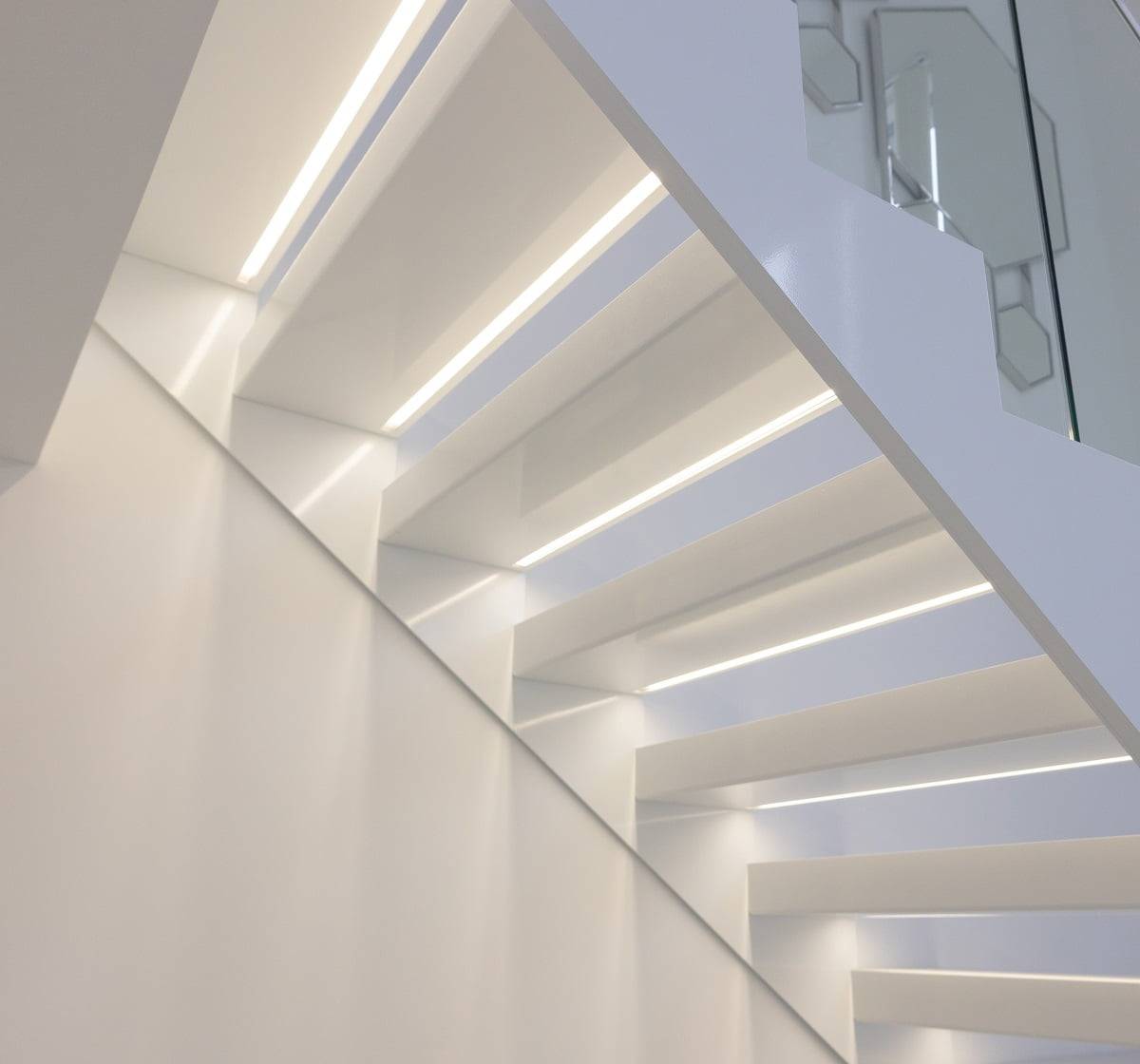 LED STORE" in fetten Buchstaben innerhalb eines weißen Quadrats auf grünem Hintergrund, das für energieeffiziente LED-Beleuchtungsprodukte wirbt.
