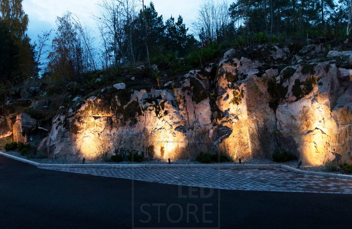 LED STORE Logo auf grünem Hintergrund mit "LED STORE" in weißen Großbuchstaben in der Mitte eines weißen Quadrats.