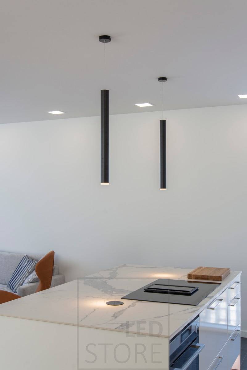 Led-Pendelleuchten über der Insel als dekorative Elemente und als Stimmungslicht. Ledstore.fi