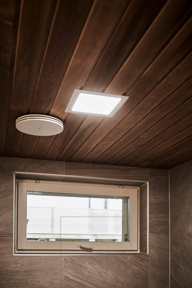 Mini-Watt-LED-Paneelleuchte für die Badezimmerdecke, die gleichmäßiges und hochwertiges Licht liefert. Ledstore.fi