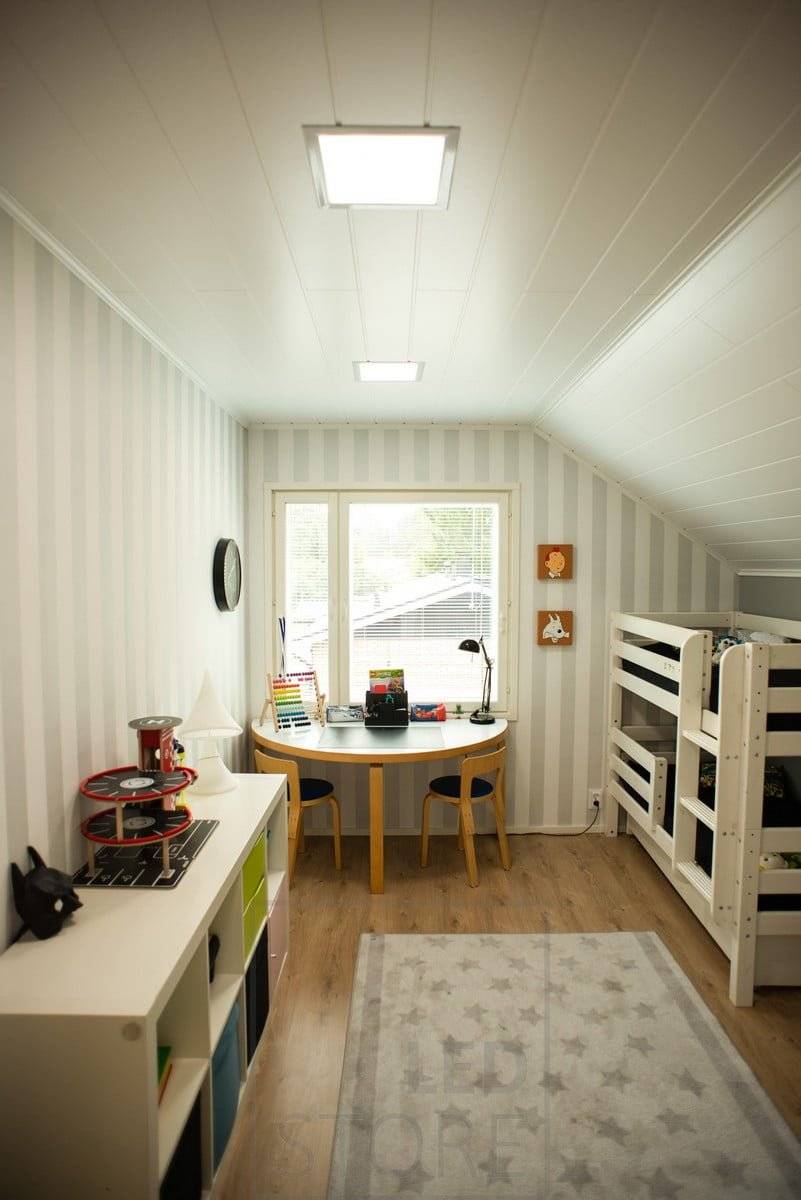 Kinderzimmerbeleuchtung - Deckenbeleuchtung mit farbtemperaturgesteuerten LED-Paneelen. Das warme Licht ist beruhigend. Ledstore.fi