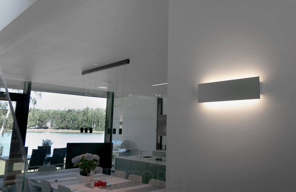Stimmungsvolles indirektes Licht mit der Led STRAIGHT Wandleuchte. Ledstore.fi