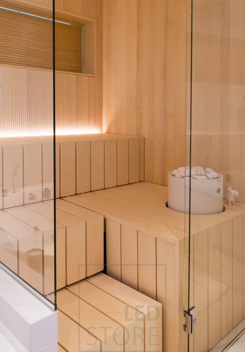 In der Sauna befindet sich in der Rille hinter der Bank eine nach oben gerichtete LED-Leiste. Ledstore.fi