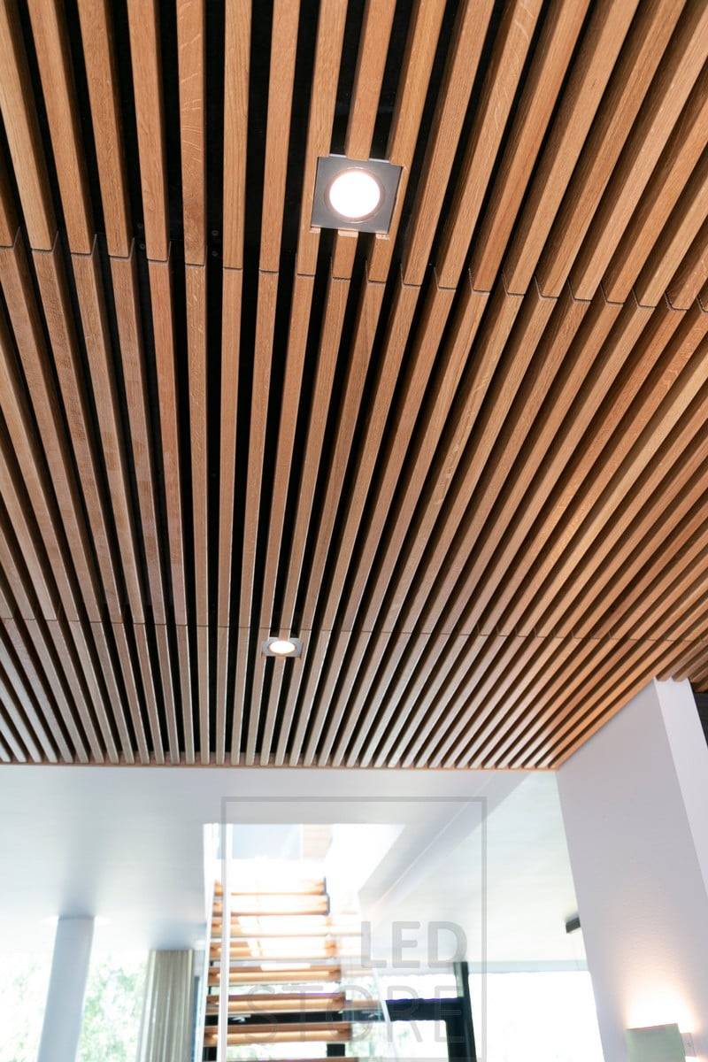 KIINTEÄ KANTTI LED-Spots in die Decke gefräst. Ledstore.fi