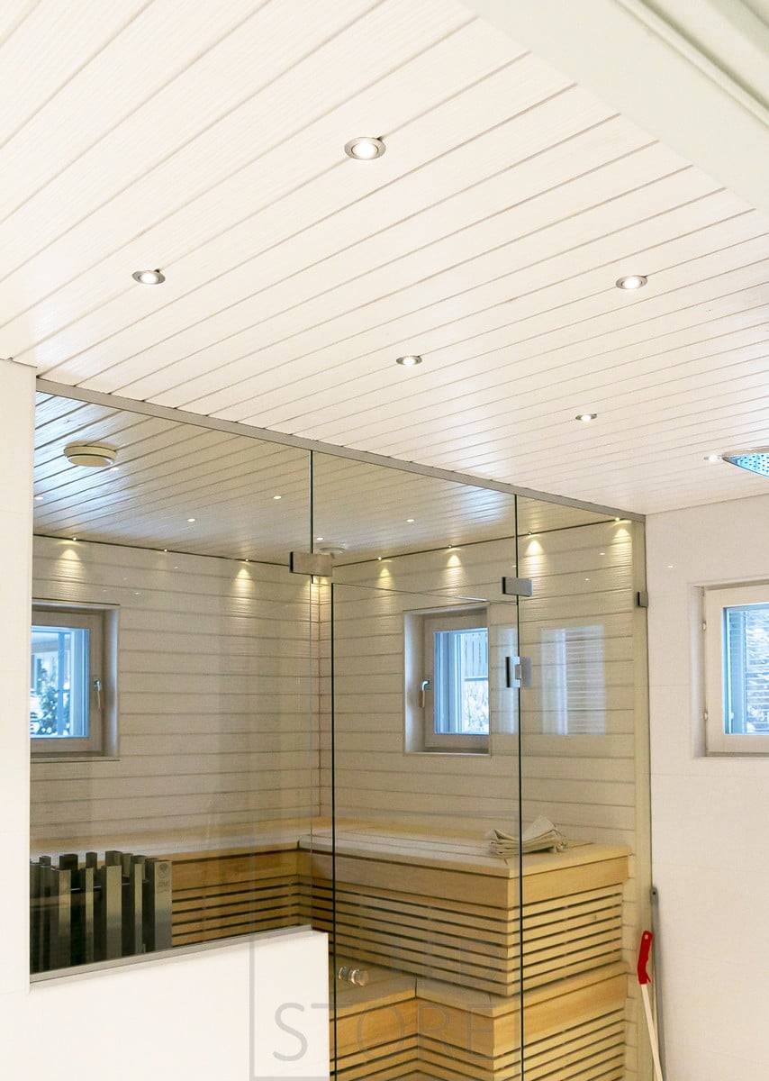 Stimmungsvolles Spotlighting im Waschraum und in der Sauna. Kleine 3-W-Strahler im Waschraum und 1-W-Sauna-Strahler in der Sauna. Ledstore.fi