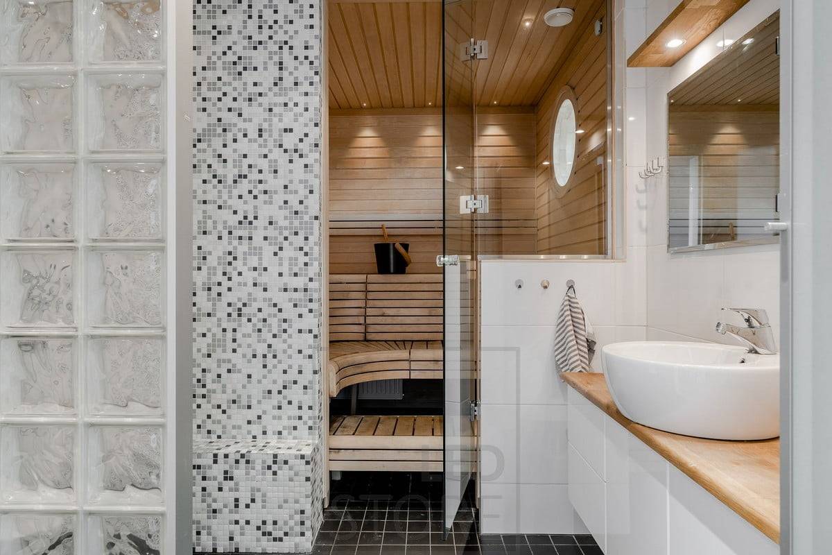 Sauna mit LED-Spot-Beleuchtung. Die Körper der LED-Spots sind vollständig aus Aluminium gefertigt, das ein hervorragender Wärmeleiter ist. Ledstore.fi