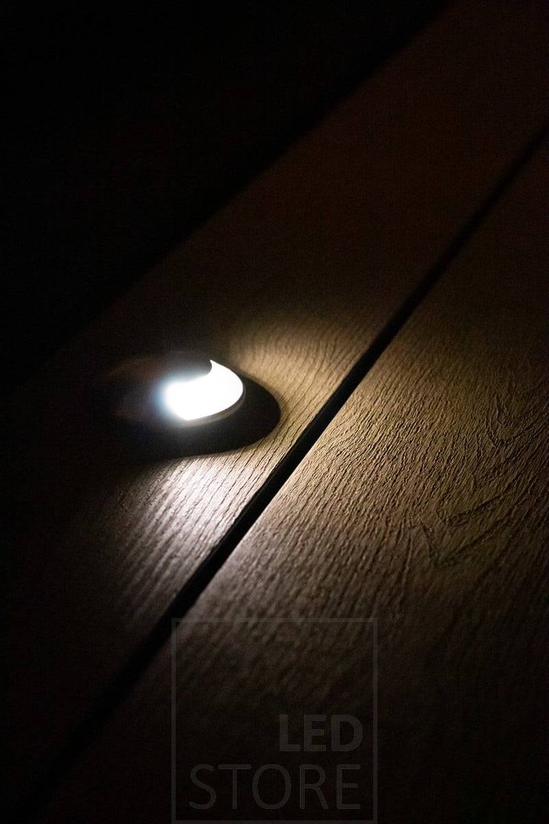Der unidirektionale Strahler ist eine stimmungsvolle Leuchte mit weichem Licht. Ledstore.fi