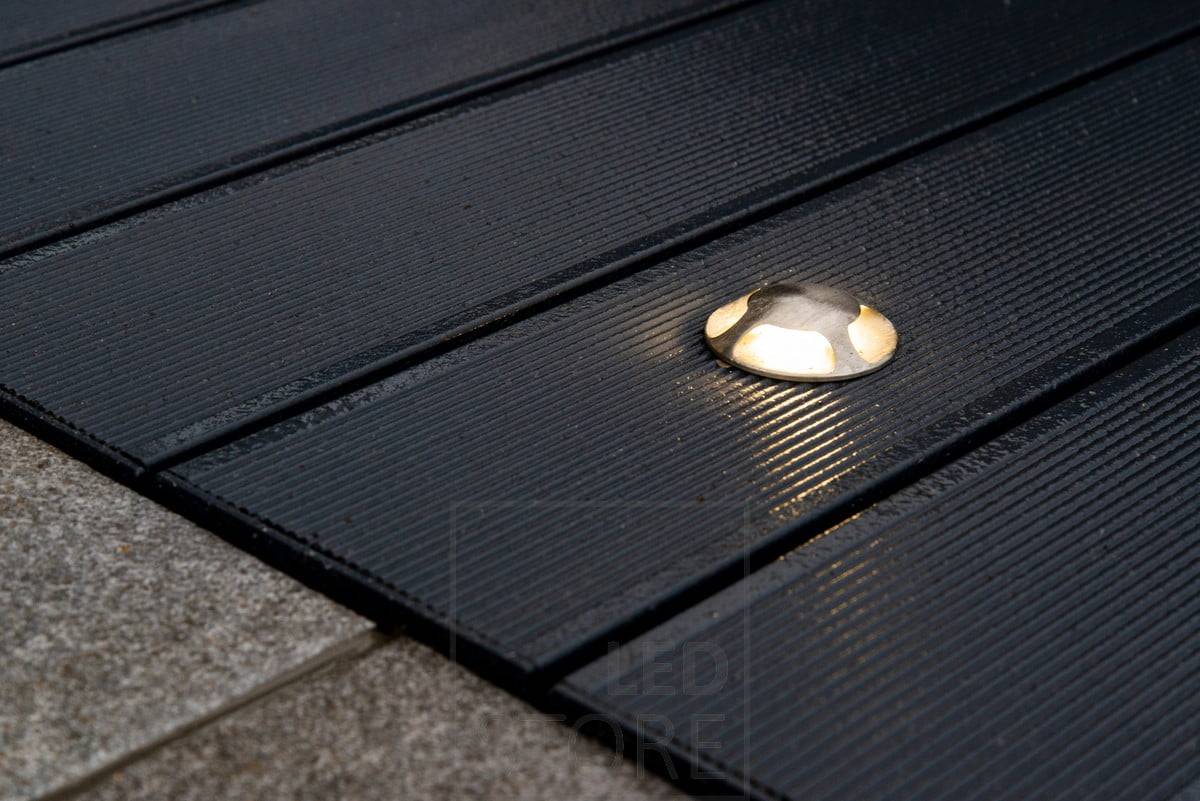 Vierfach beleuchteter Terrassentopf für den Außenbereich. Das weiche Licht der Lampe ist augenfreundlich und stimmungsvoll. Ledstore.fi