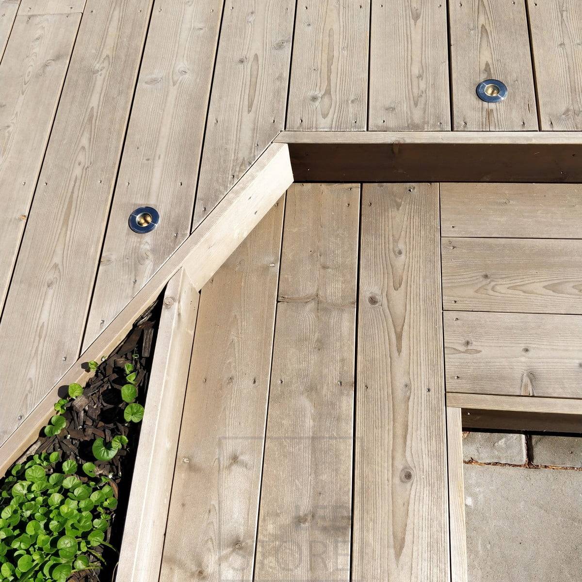 Led Terrassenstrahler UP - leuchtet direkt nach oben. Der Strahler kann sogar überfahren werden. Ledstore.fi