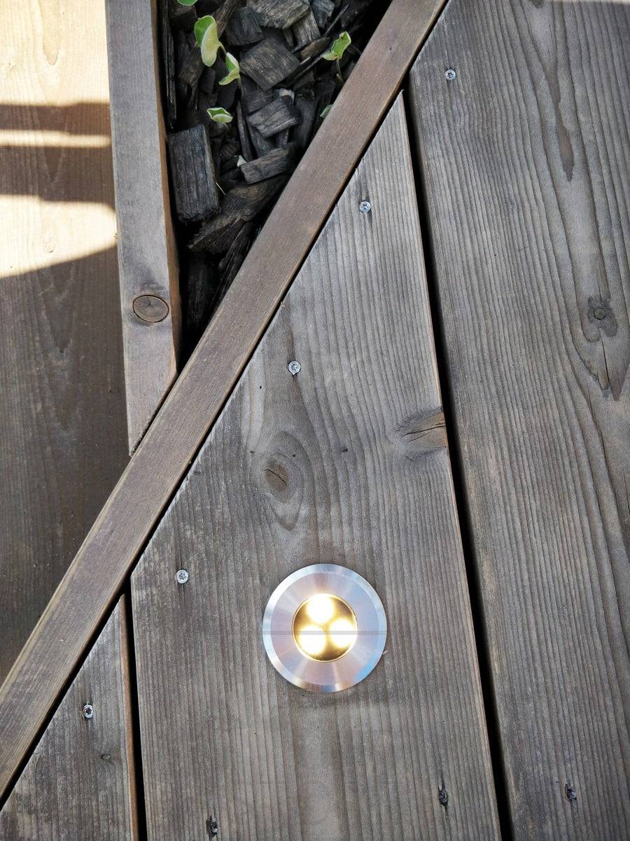 3W Terrassenstrahler, leuchtet nach oben. 3000K im Lichtton. Der Terrassenstrahler ist auch in 1-, 2- und 4-Wege-Modellen in den Lichtfarben 3000K und 4000K erhältlich. Ledstore.fi