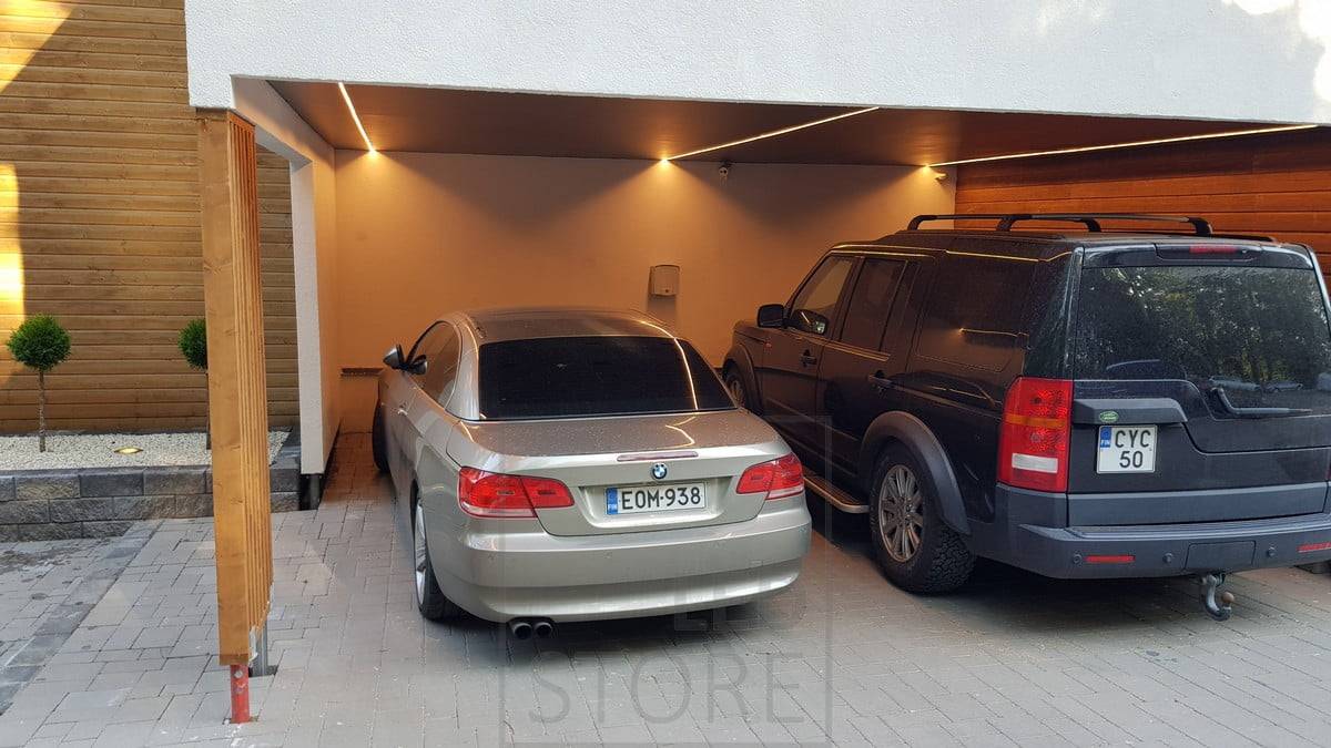 Carport-Dach mit LED-Streifen in einem schmalen Oberflächenprofil. Ledstore.fi