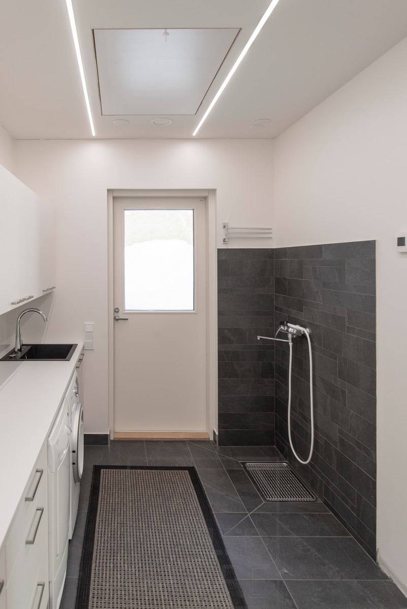 Schmales Einbauprofil mit LED-Streifen für die Frontbeleuchtung. Ledstore.fi