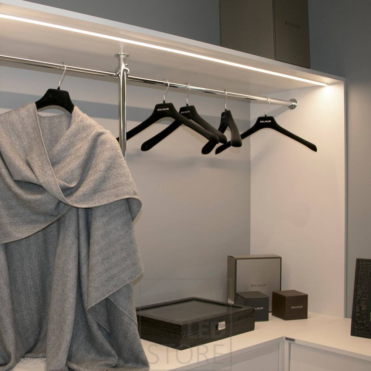 LED-Band, um den Komfort der Garderobe zu erhöhen. Ledstore.fi