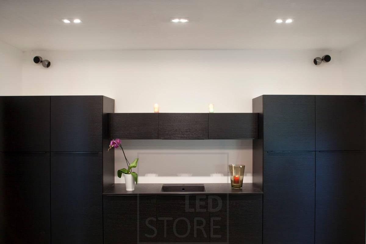 In der Küche, ein Deckenstrahler an der Decke. Ledstore.fi