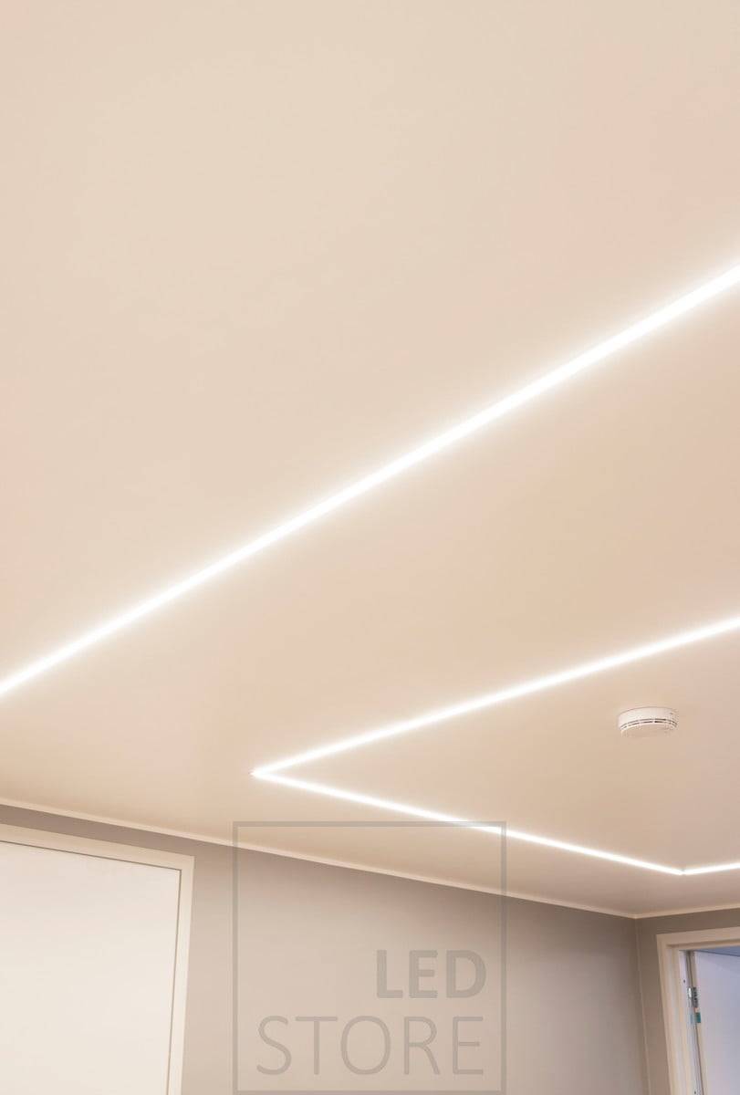 Die Led-Leiste mit Uppoprofil erzeugt Formen an der Decke. In niedrigen Räumen ist das Uppoprofile eine hervorragende Lösung, da es keine große Einbautiefe erfordert. Ledstore.fi