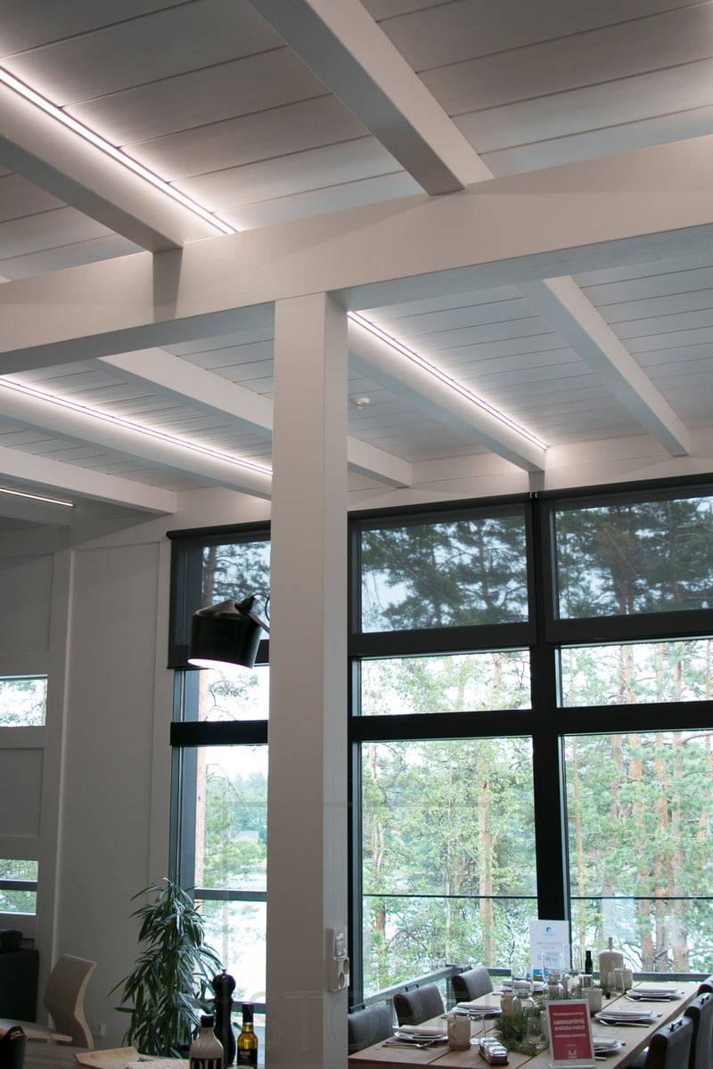 LED-Streifen, die die Strahlen hervorheben. Außerdem sorgen sie für eine schöne, gleichmäßige und stimmungsvolle Beleuchtung. Ledstore.fi