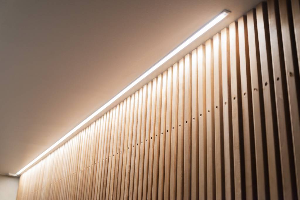 Schöne LED-Einbauleuchten im Saunakorridor. © LedStore