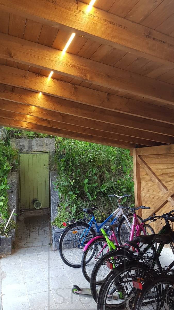 Led-Band, das eine Fahrradabdeckung schön beleuchtet. Ledstore.fi