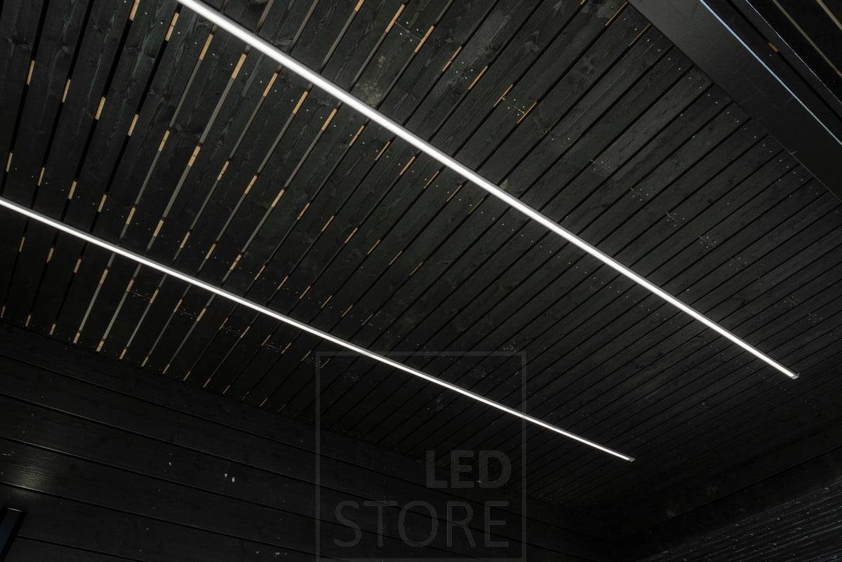 LED-Band im niedrigen Profil des Baldachins. Ledstore.fi