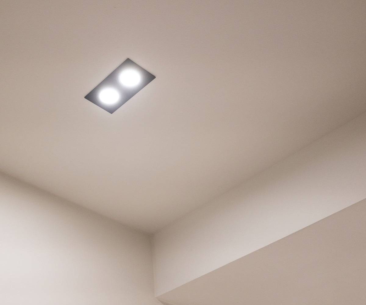 Die Strahler haben einen schwarzen Rahmen und setzen so einen Akzent in der Inneneinrichtung © LedStore.fi