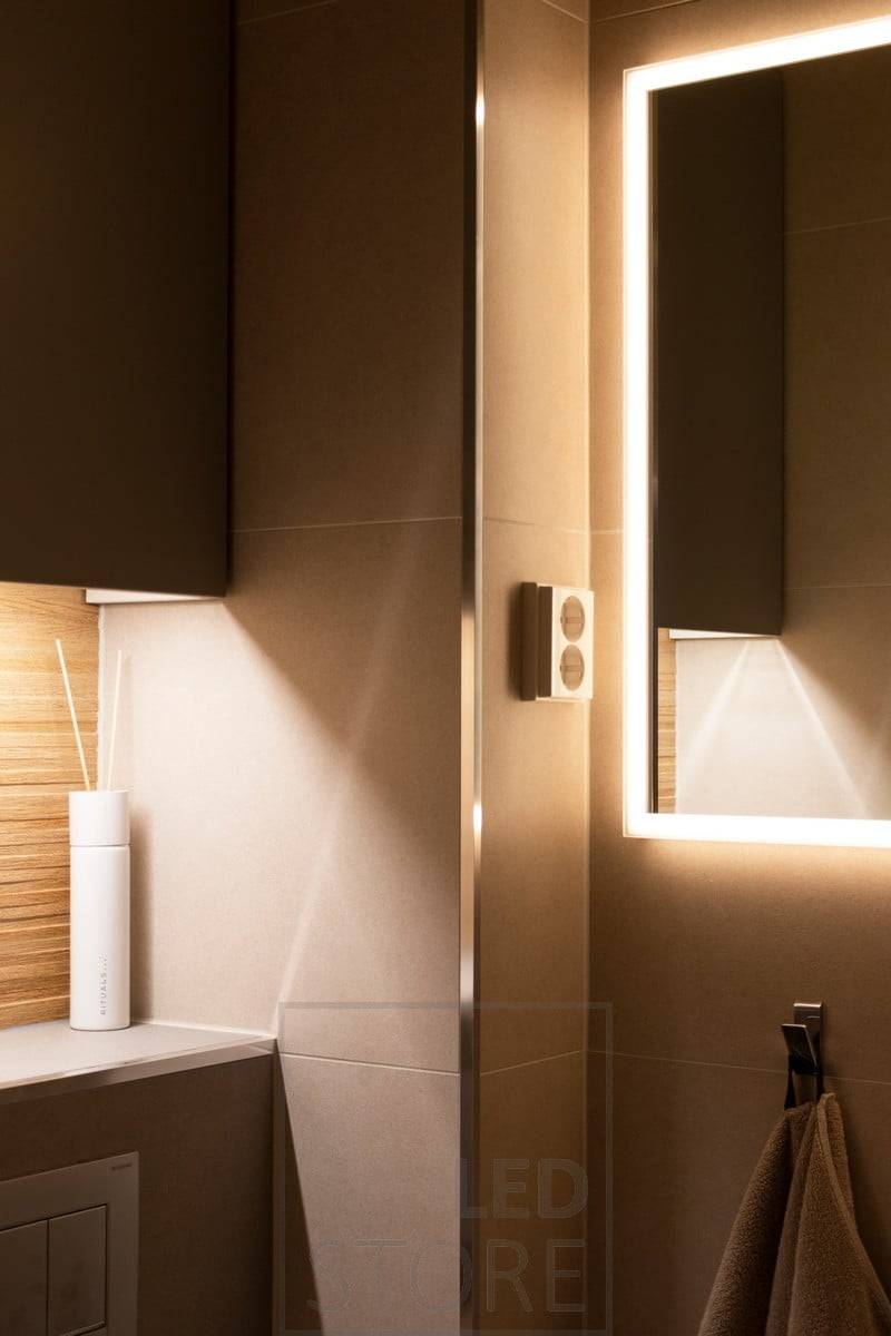 Lichtspiegel kombiniert mit indirekter Beleuchtung für ein Regal. Ledstore.fi