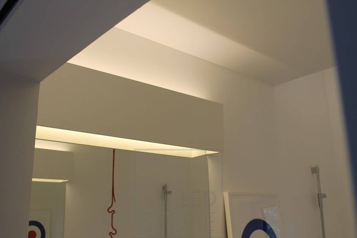 Indirektes Licht auf einer Toilettenarmatur. Ledstore.fi