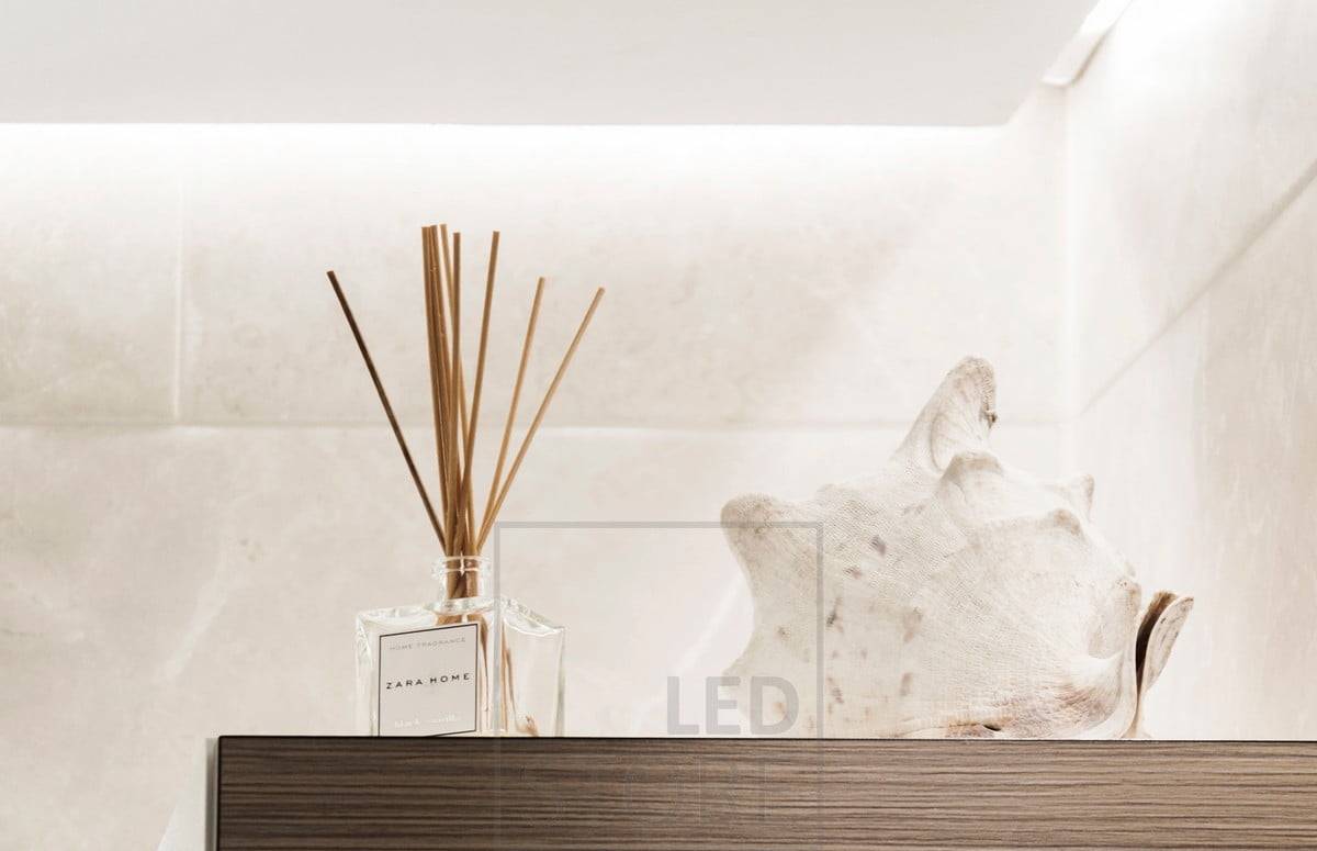 Indirektes Licht im Badezimmer schafft weiches und stimmungsvolles Licht. Ledstore.fi